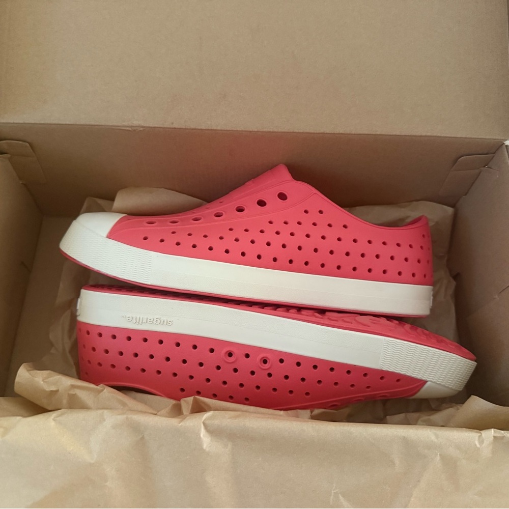 Native Slip-On Sneakers Women’s size 10 new in box - Picture 11 of 12